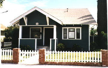 Quaint bungalow, 214 Melrose