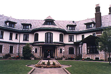 American foursquare. (1908-1910) Second story bay window is a common feature in foursquares