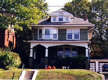 American foursquare. (1908-1910) Second story bay window is a common feature in foursquares