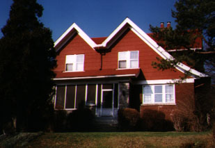 Craftsman Style (1917) Interesting double shed style roof