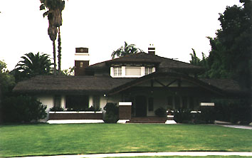  Unidentified house, 1233 Wentworth Avenue, circa 1910. Architect: Arthur Heineman (Alfred Heineman, Associate) Craftsman house with rolled eaves.